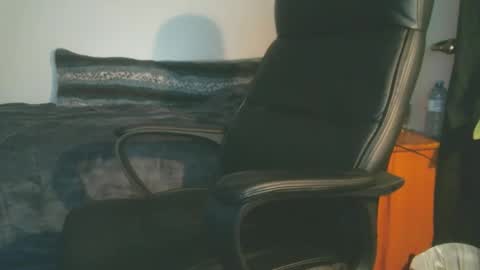 Snapshot of shyboyhugecum2020 chatting on 18, 11, 2025 shyboyhugecum2020 online show from 18, 11, 2025