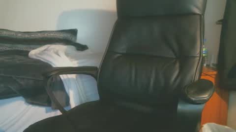 Snapshot of shyboyhugecum2020 chatting on 15, 12, 2025 shyboyhugecum2020 online show from 15, 12, 2025