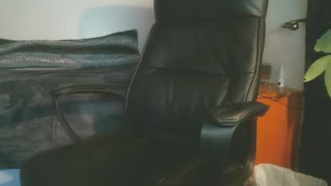 Snapshot of shyboyhugecum2020 chatting on 17, 12, 2025 shyboyhugecum2020 online show from 17, 12, 2025