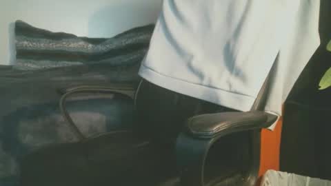 Snapshot of shyboyhugecum2020 chatting on 22, 12, 2025 shyboyhugecum2020 online show from 22, 12, 2025