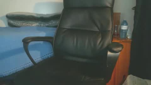 shyboyhugecum2020 online show from 28, 4, 2026