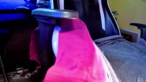 Snapshot of shybrown chatting on 23, 11, 2025 Klark Bent online show from 23, 11, 2025