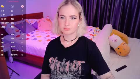 Snapshot of shyfoxxxy chatting on 4, 12, 2024 Effie online show from 4, 12, 2024
