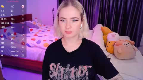 Snapshot of shyfoxxxy chatting on 7, 12, 2024 Effie online show from 7, 12, 2024