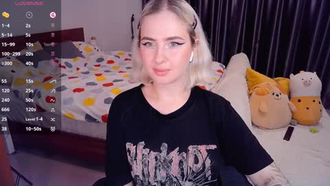 Snapshot of shyfoxxxy chatting on 14, 12, 2024 Effie online show from 14, 12, 2024