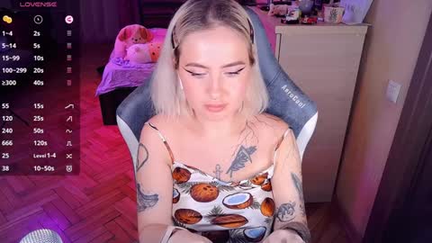 Snapshot of shyfoxxxy chatting on 18, 12, 2024 Effie online show from 18, 12, 2024