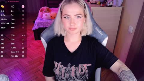 Snapshot of shyfoxxxy chatting on 18, 12, 2024 Effie online show from 18, 12, 2024