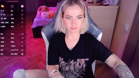 Snapshot of shyfoxxxy chatting on 19, 12, 2024 Effie online show from 19, 12, 2024