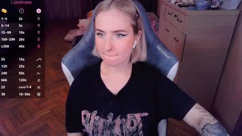 Snapshot of shyfoxxxy chatting on 4, 1, 2025 Effie online show from 4, 1, 2025