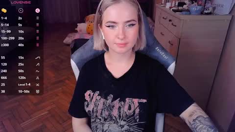 Snapshot of shyfoxxxy chatting on 5, 1, 2025 Effie online show from 5, 1, 2025