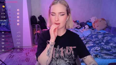 Snapshot of shyfoxxxy chatting on 3, 2, 2025 Effie online show from 3, 2, 2025