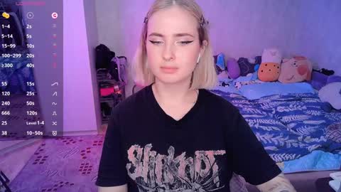 Snapshot of shyfoxxxy chatting on 8, 2, 2025 Effie online show from 8, 2, 2025