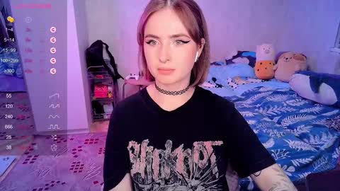 Snapshot of shyfoxxxy chatting on 19, 2, 2025 Effie online show from 19, 2, 2025