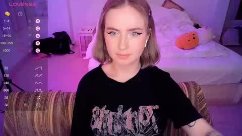 Snapshot of shyfoxxxy chatting on 6, 3, 2025 Effie online show from 6, 3, 2025