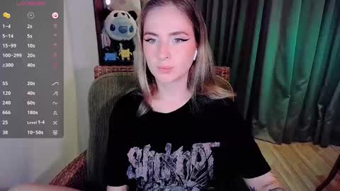 Snapshot of shyfoxxxy chatting on 11, 9, 2025 Effie online show from 11, 9, 2025