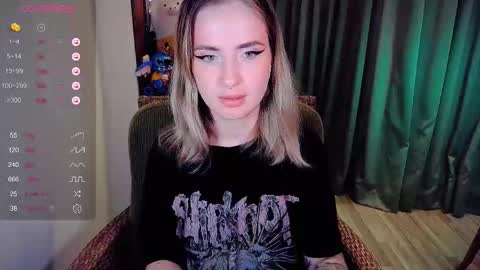 Snapshot of shyfoxxxy chatting on 13, 9, 2025 Effie online show from 13, 9, 2025