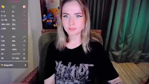 Snapshot of shyfoxxxy chatting on 18, 9, 2025 Effie online show from 18, 9, 2025