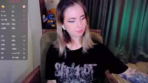 Snapshot of shyfoxxxy chatting on 10, 10, 2025 Effie online show from 10, 10, 2025