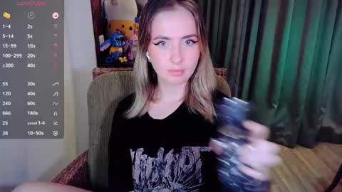 Snapshot of shyfoxxxy chatting on 11, 10, 2025 Effie online show from 11, 10, 2025