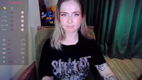 Snapshot of shyfoxxxy chatting on 17, 10, 2025 Effie online show from 17, 10, 2025