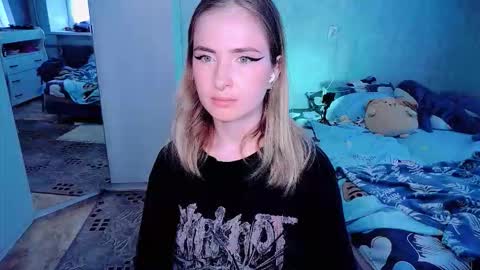 Snapshot of shyfoxxxy chatting on 24, 10, 2025 Effie online show from 24, 10, 2025