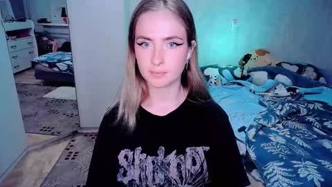 Snapshot of shyfoxxxy chatting on 28, 10, 2025 Effie online show from 28, 10, 2025