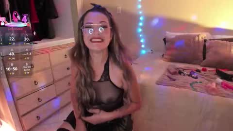 Snapshot of siamilff chatting on 28, 10, 2025 SIa  online show from 28, 10, 2025