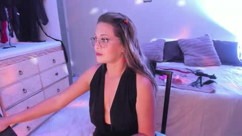 Snapshot of siamilff chatting on 4, 11, 2025 SIa  online show from 4, 11, 2025