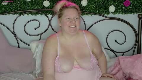 Sienna Luxx online show from 3, 10, 2025