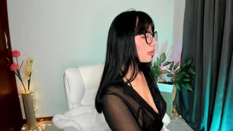 Snapshot of silvanna_moore chatting on 20, 12, 2025 Silvanna online show from 20, 12, 2025