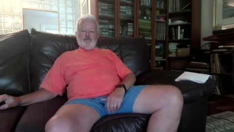 Snapshot of silverdaddy_1955 chatting on 27, 7, 2026 Daddy Bear online show from 27, 7, 2026