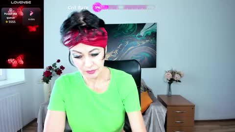 Silvia Wallec online show from 12, 11, 2025