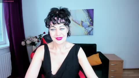 Silvia Wallec online show from 3, 5, 2026