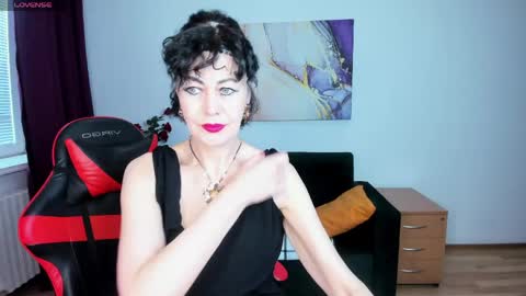 Silvia Wallec online show from 6, 5, 2026