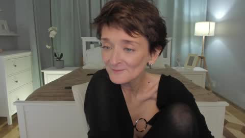 Simona  online show from 12, 1, 2025