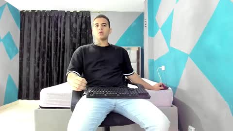 Snapshot of simonkeler chatting on 25, 2, 2025 SIMON KELER online show from 25, 2, 2025