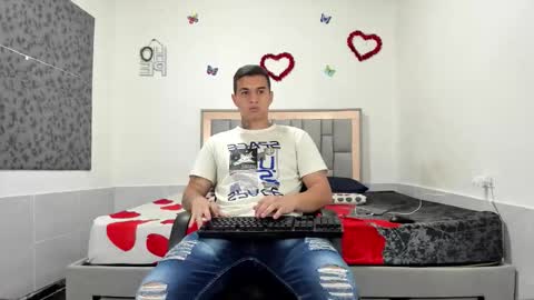 Snapshot of simonkeler chatting on 8, 10, 2025 SIMON KELER online show from 8, 10, 2025