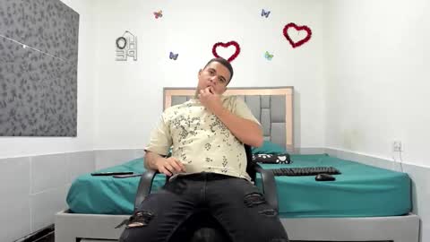 Snapshot of simonkeler chatting on 16, 10, 2025 SIMON KELER online show from 16, 10, 2025