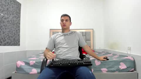 Snapshot of simonkeler chatting on 1, 12, 2025 SIMON KELER online show from 1, 12, 2025