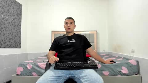 Snapshot of simonkeler chatting on 20, 12, 2025 SIMON KELER online show from 20, 12, 2025