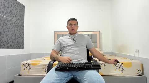 Snapshot of simonkeler chatting on 16, 1, 2026 SIMON KELER online show from 16, 1, 2026