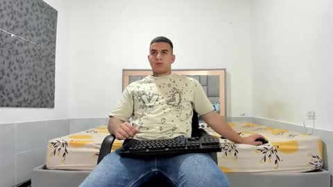 Snapshot of simonkeler chatting on 1, 2, 2026 SIMON KELER online show from 1, 2, 2026