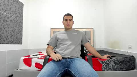 Snapshot of simonkeler chatting on 4, 3, 2026 SIMON KELER online show from 4, 3, 2026