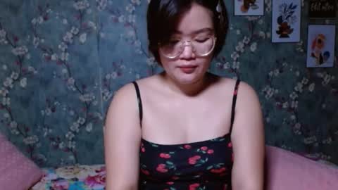 Snapshot of simply_niki chatting on 2, 12, 2025 zia online show from 2, 12, 2025