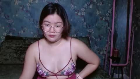 Snapshot of simply_niki chatting on 12, 1, 2026 zia online show from 12, 1, 2026