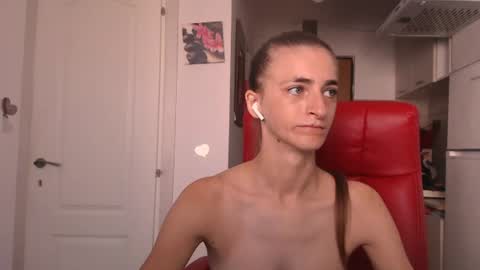Snapshot of simyhvn chatting on 5, 8, 2026 simyhvn online show from 5, 8, 2026