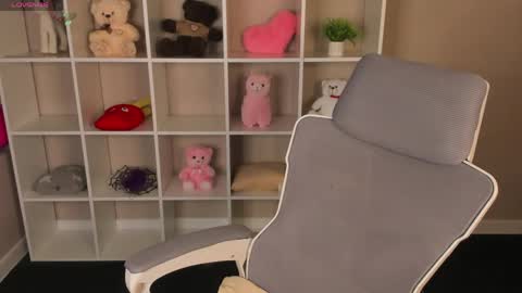 Hi my name is Cindy Id love to see you on my stream. My schedule for the week 2 GMT 3am-9am  MoTuFrSaSu online show from 2, 5, 2026