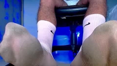 only foot                         worshipers here online show from 21, 9, 2025