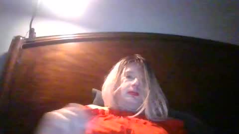 Snapshot of sissyandi38 chatting on 27, 4, 2026 wants to suck cock online show from 27, 4, 2026