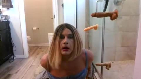 Snapshot of sissyandi38 chatting on 18, 5, 2026 wants to suck cock online show from 18, 5, 2026